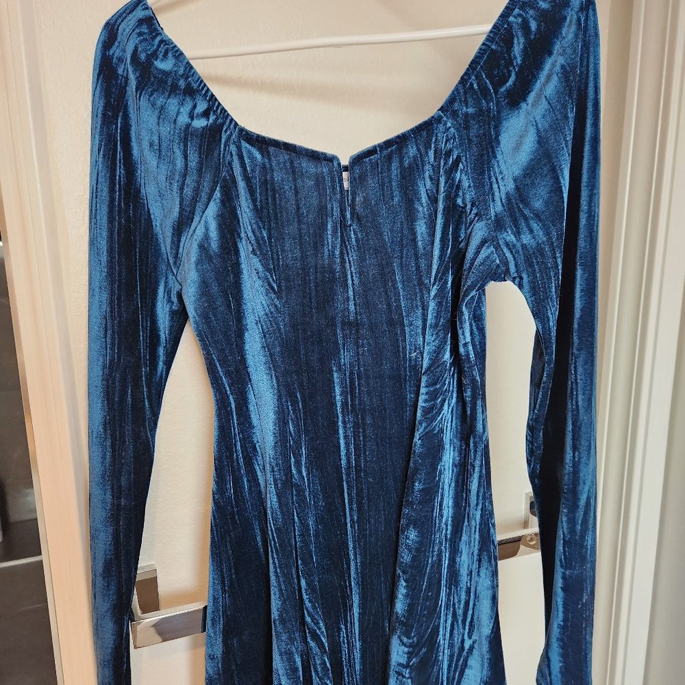Long sleeve velvet plush dress size M